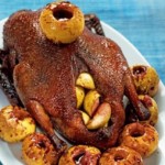 Утка запеченная в духовке с яблоками